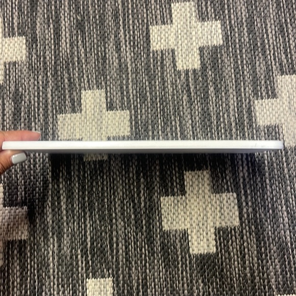 Finti White Wireless Keyboard - Picture 3 of 3